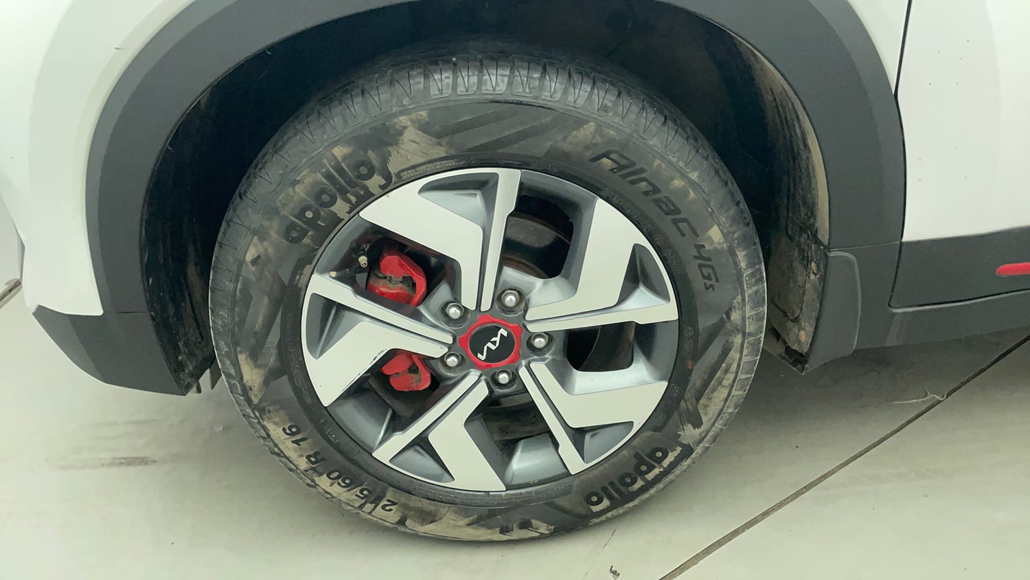 Used 2023 Kia Sonet GTX Plus 1.0 Turbo Petrol DCT Petrol Automatic tyres LEFT FRONT TYRE RIM VIEW