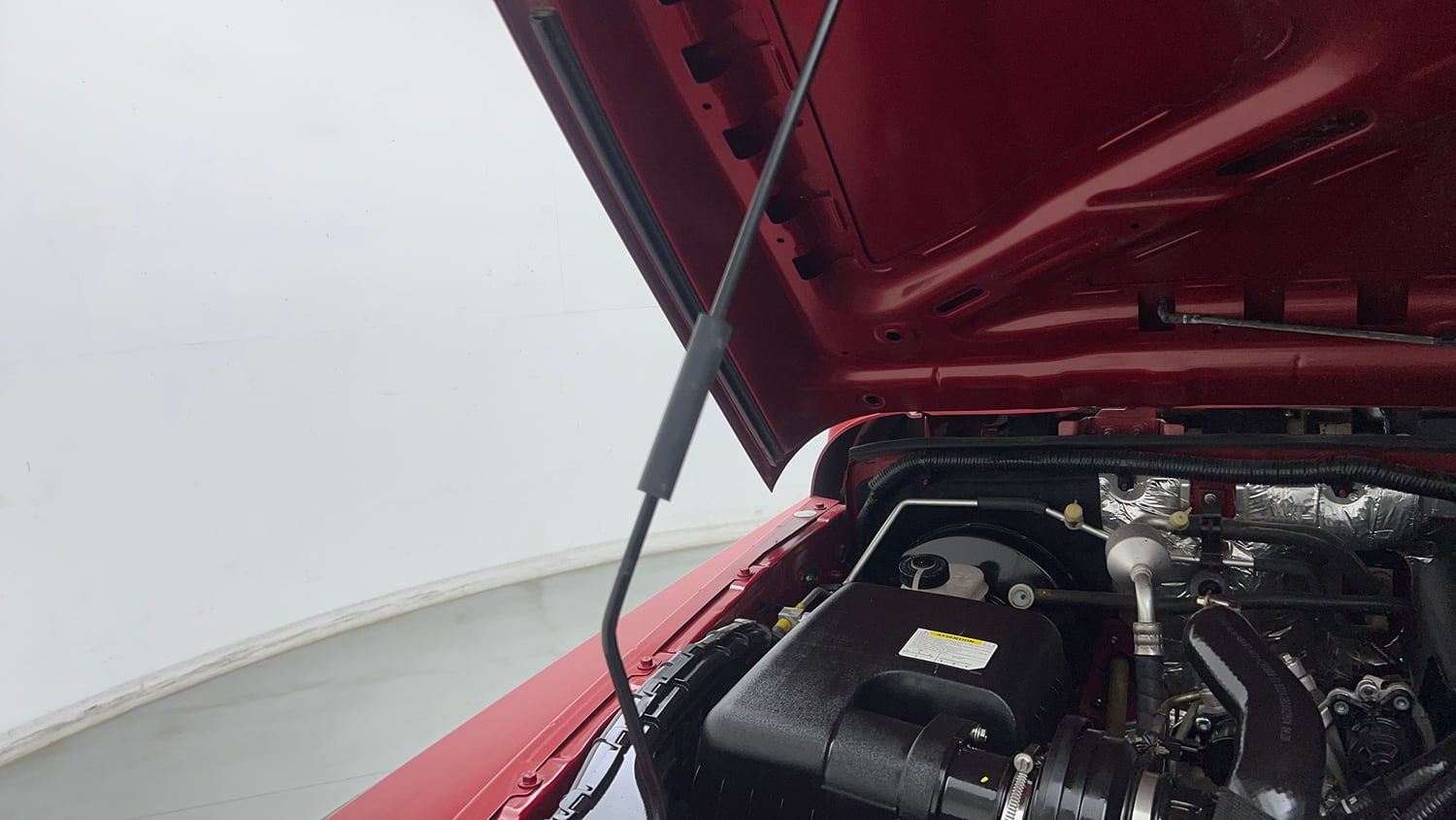 Used 2024 Mahindra Thar LX Hard Top Petrol AT RWD Petrol Automatic engine ENGINE RIGHT SIDE HINGE & APRON VIEW