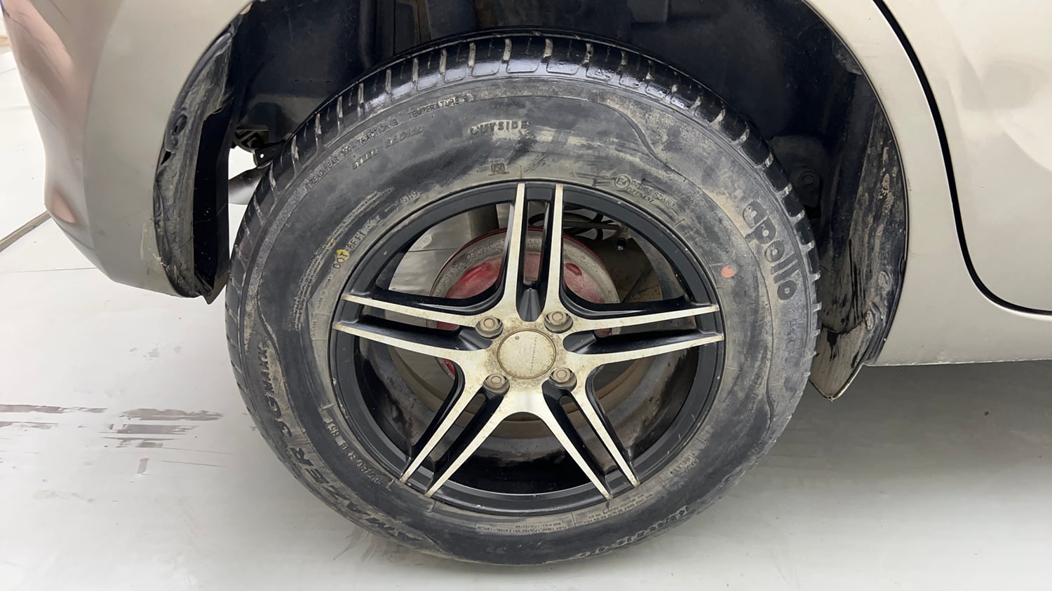 Used 2020 Maruti Suzuki Swift LXi Petrol Manual tyres RIGHT REAR TYRE RIM VIEW