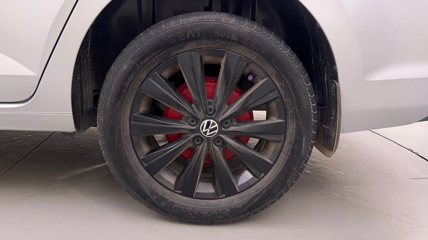 Used 2023 Volkswagen Virtus Highline 1.0 TSI MT Petrol Manual tyres LEFT REAR TYRE RIM VIEW