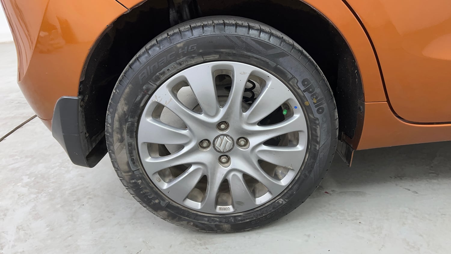 Used 2016 Maruti Suzuki Baleno Zeta 1.2 Petrol Manual tyres RIGHT REAR TYRE RIM VIEW