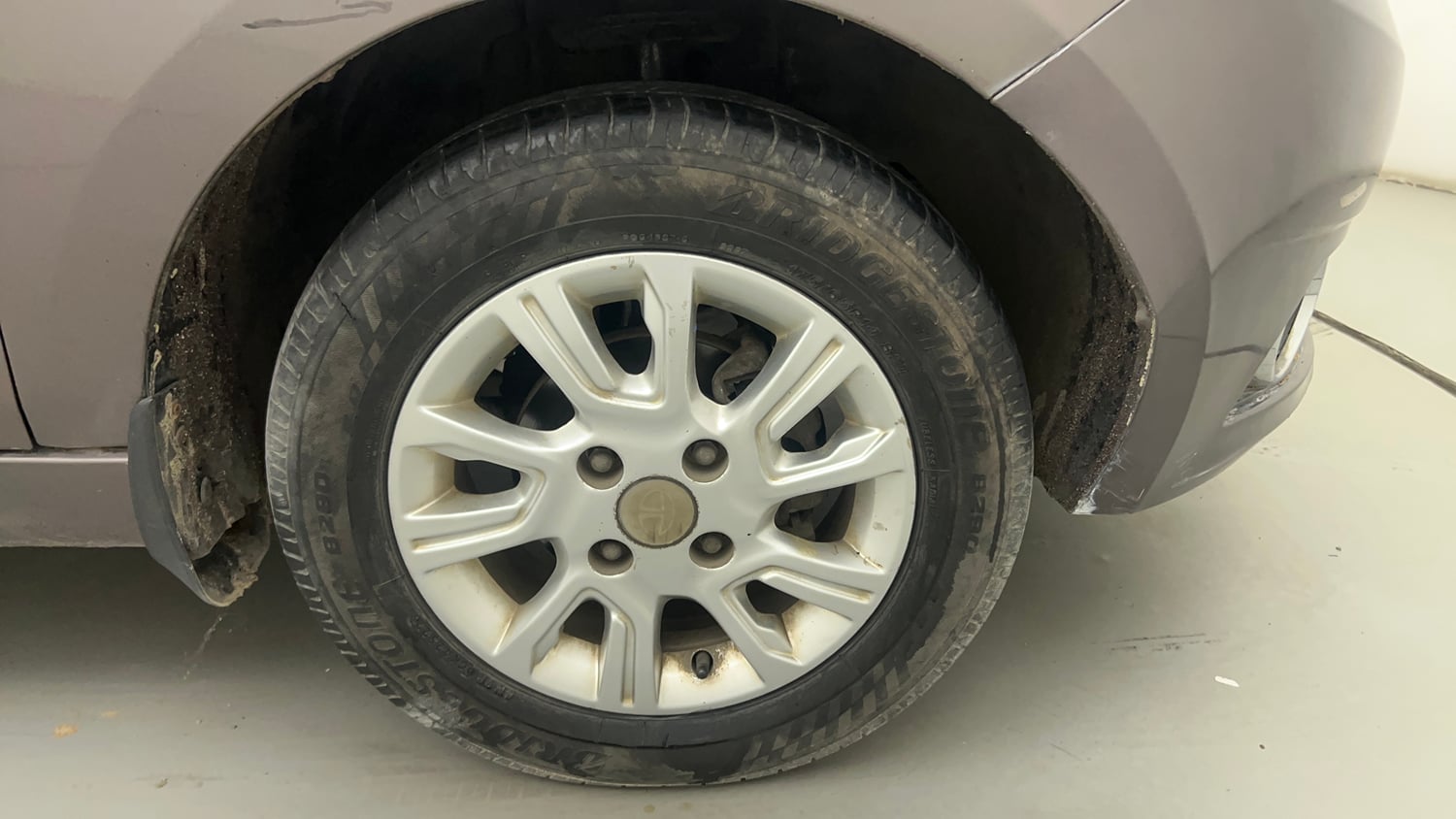 Used 2017 Tata Tiago Revotron XZA Petrol Automatic tyres RIGHT FRONT TYRE RIM VIEW