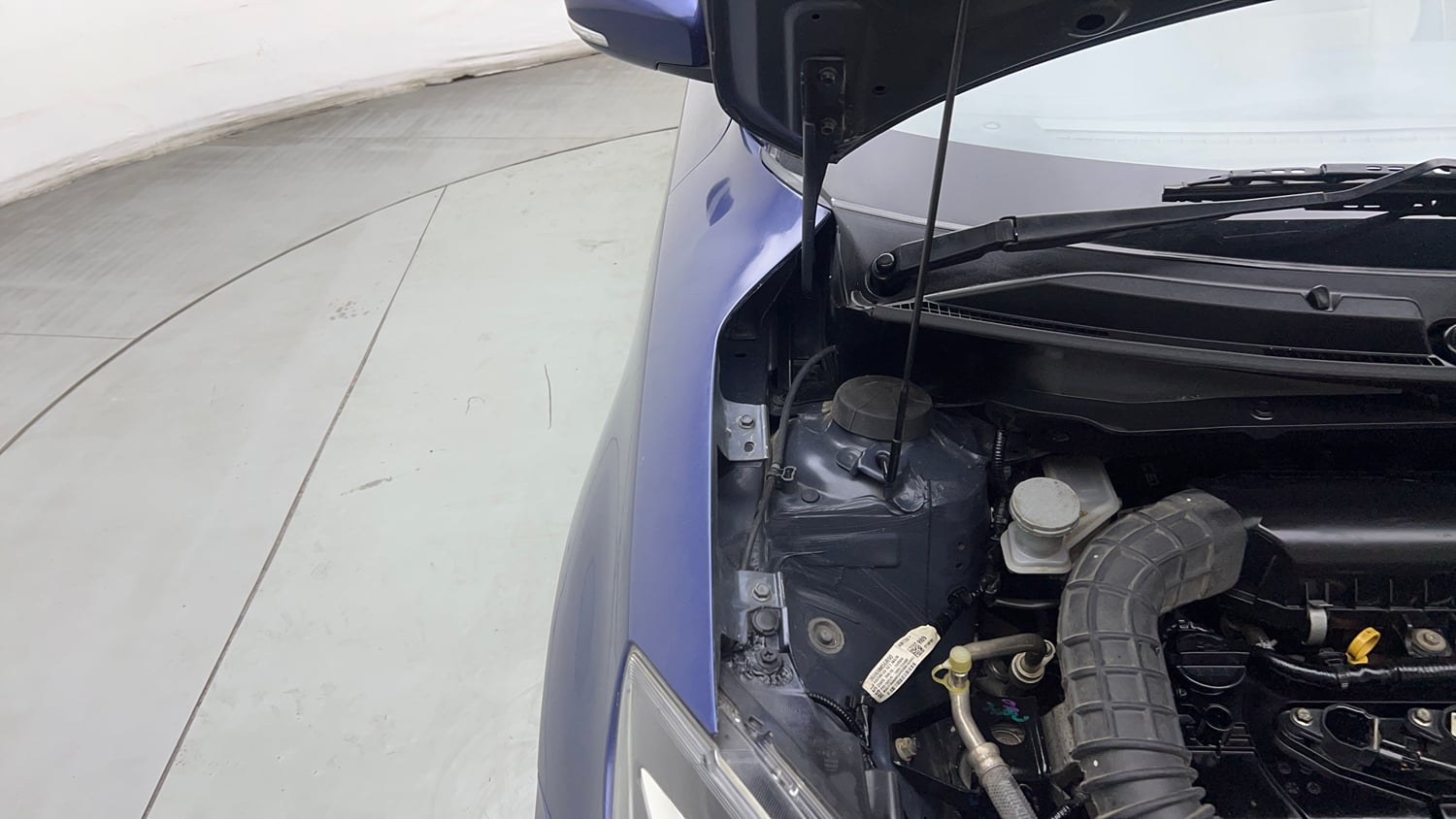 Used 2019 Maruti Suzuki Dzire ZXi Plus AMT Petrol Automatic engine ENGINE RIGHT SIDE HINGE & APRON VIEW