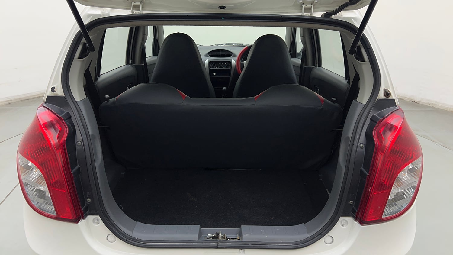 Used 2013 Maruti Suzuki Alto 800 Lxi Petrol Manual interior DICKY INSIDE VIEW