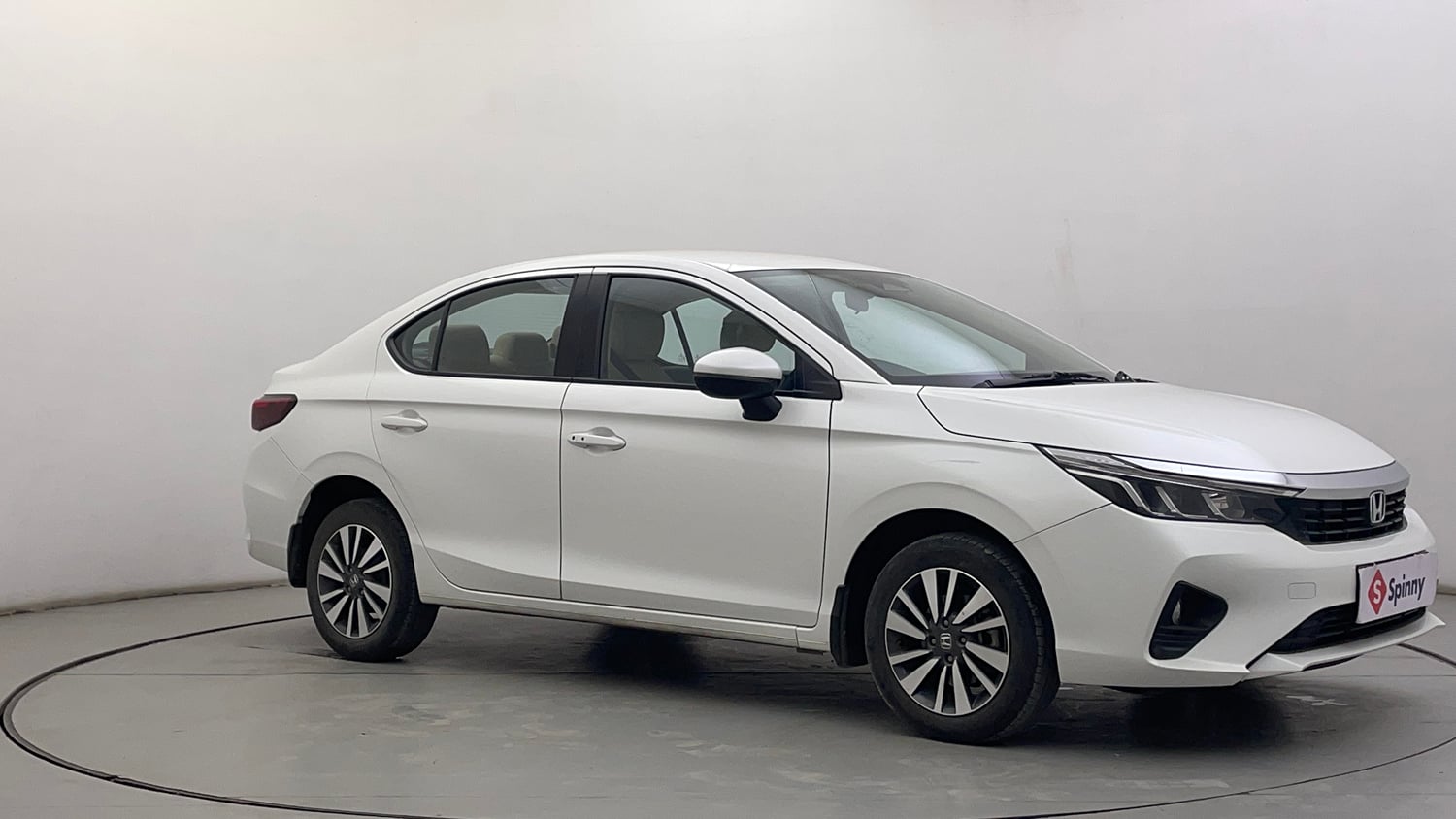 Used 2024 Honda City V Petrol MT Petrol Manual exterior RIGHT FRONT CORNER VIEW