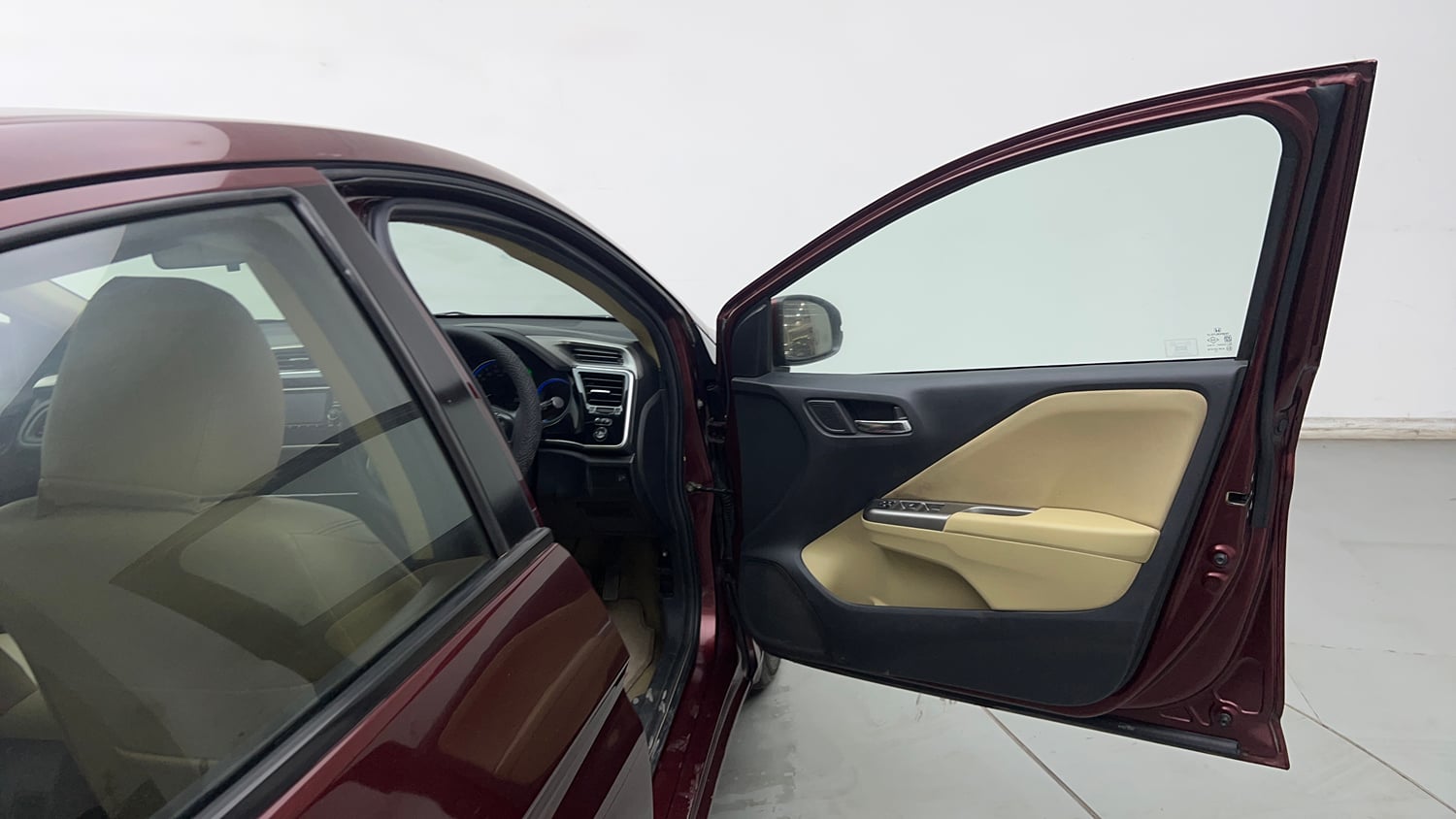 Used 2015 Honda City V Petrol Manual interior RIGHT FRONT DOOR OPEN VIEW