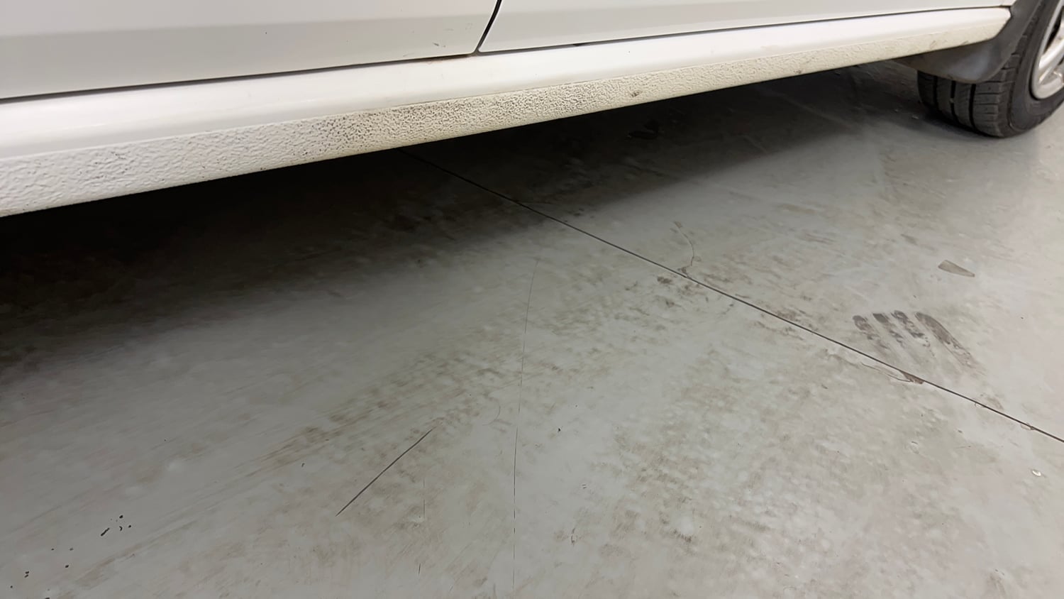 Used 2013 Volkswagen Vento Highline Petrol Petrol Manual dents MINOR SCRATCH