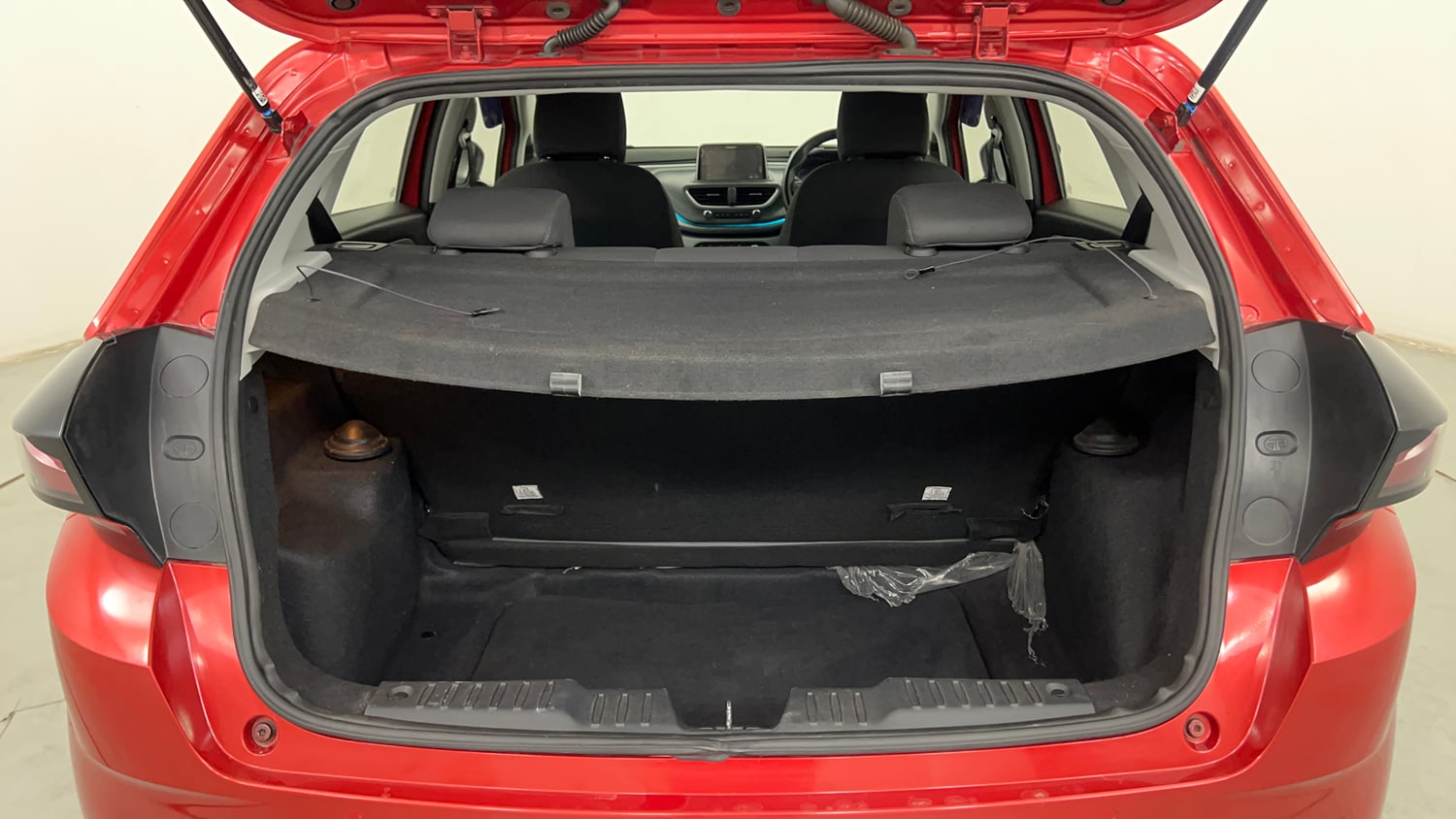 Used 2021 Tata Altroz XZ Petrol Petrol Manual interior DICKY INSIDE VIEW