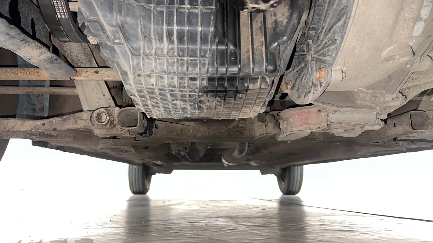 Used 2017 Renault Kwid 1.0 RXT AMT Petrol Automatic extra FRONT LEFT UNDERBODY VIEW
