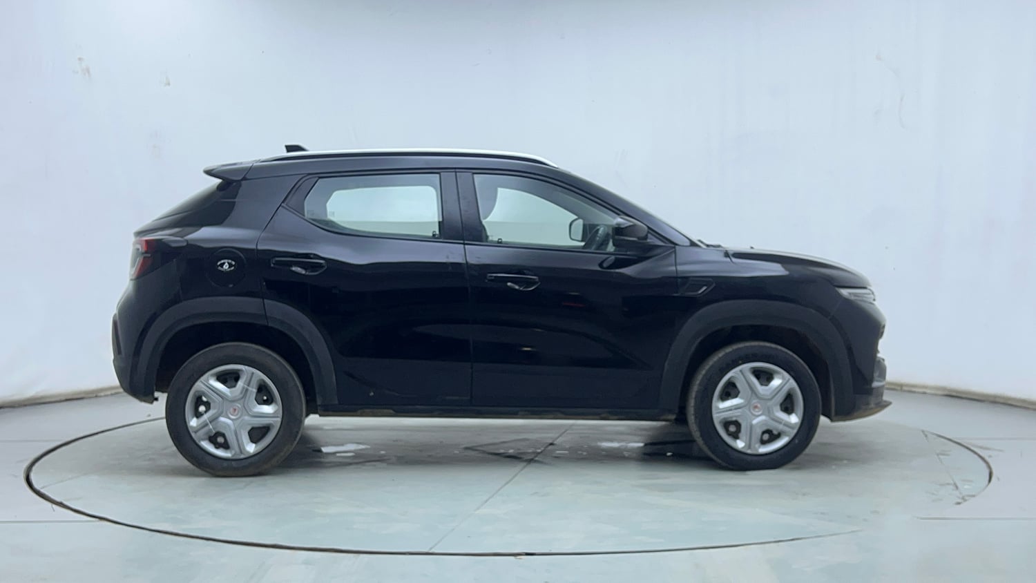 Used 2025 Renault Kiger RXL Petrol Manual exterior RIGHT SIDE VIEW
