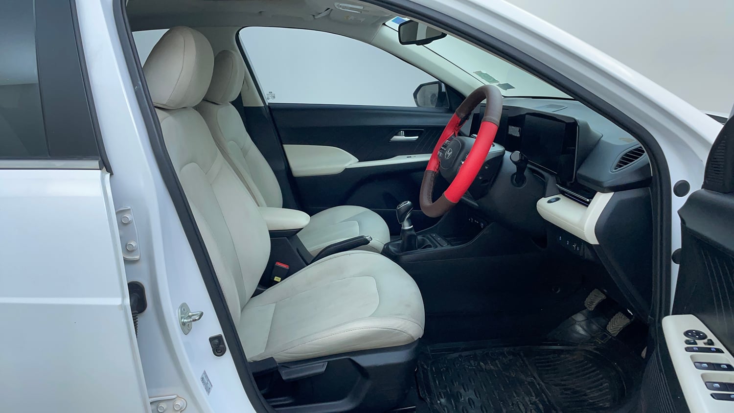 Used 2023 Hyundai Verna SX 1.5 Petrol MT Petrol Manual interior RIGHT SIDE FRONT DOOR CABIN VIEW