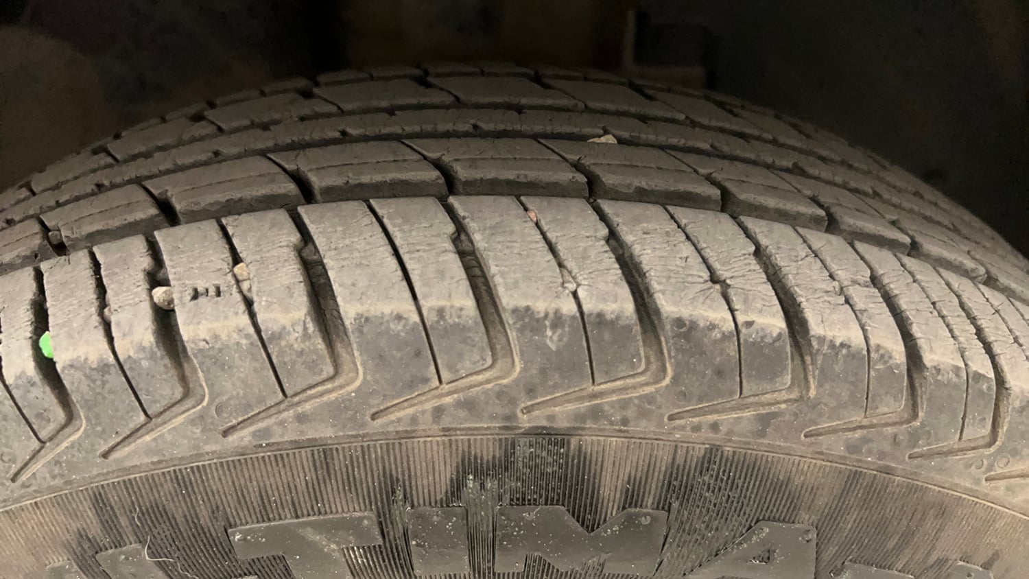 Used 2019 Renault Kwid 1.0 RXT AMT Opt Petrol Automatic tyres RIGHT FRONT TYRE TREAD VIEW