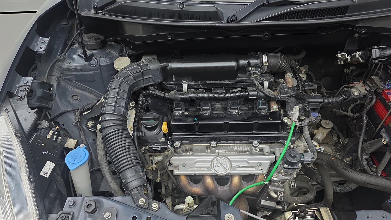 Used 2021 Maruti Suzuki Swift ZXi Petrol Manual engine ENGINE RIGHT SIDE VIEW