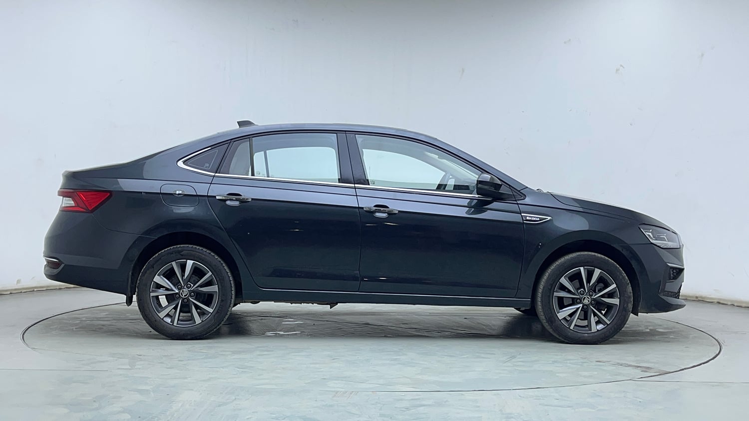 Used 2023 Skoda Slavia Style 1.0L TSI AT Petrol Automatic exterior RIGHT SIDE VIEW