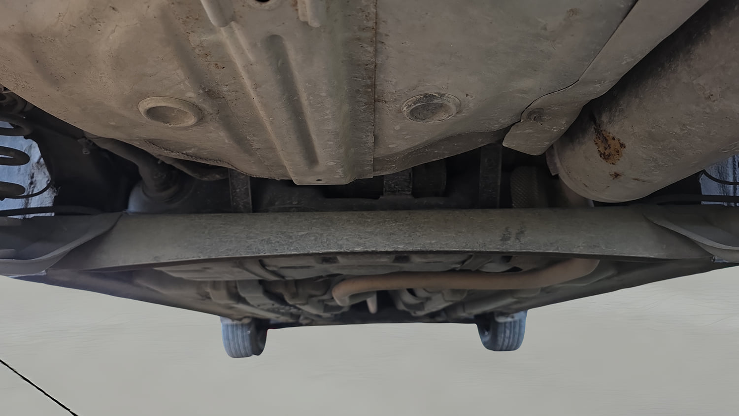 Used 2017 Hyundai Elite i20 Sportz 1.2 Petrol Manual extra REAR UNDERBODY VIEW (TAKEN FROM REAR)