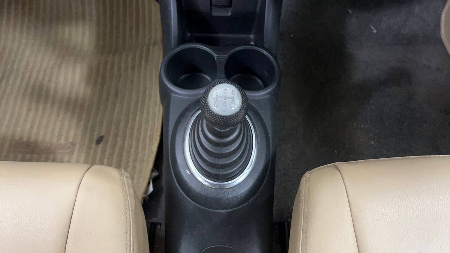 Used 2013 Honda Brio S MT Petrol Manual interior GEAR  KNOB VIEW