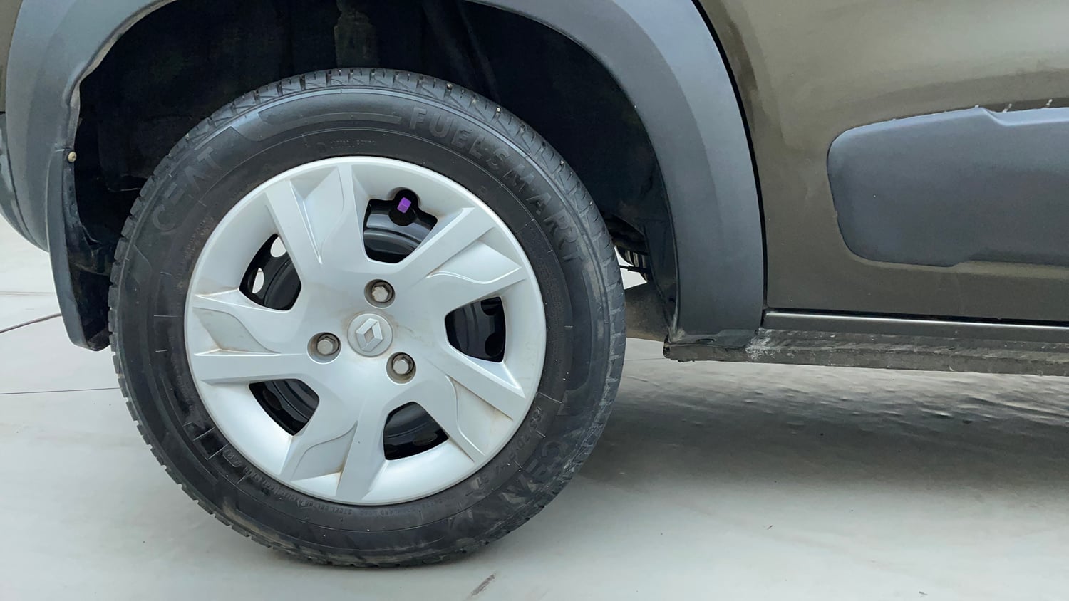 Used 2023 Renault Kwid RXL (O) 1.0 Petrol Manual tyres RIGHT REAR TYRE RIM VIEW