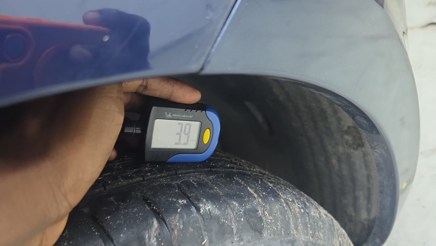 Used 2021 Maruti Suzuki Swift ZXi Petrol Manual tyres RIGHT FRONT TYRE TREAD VIEW