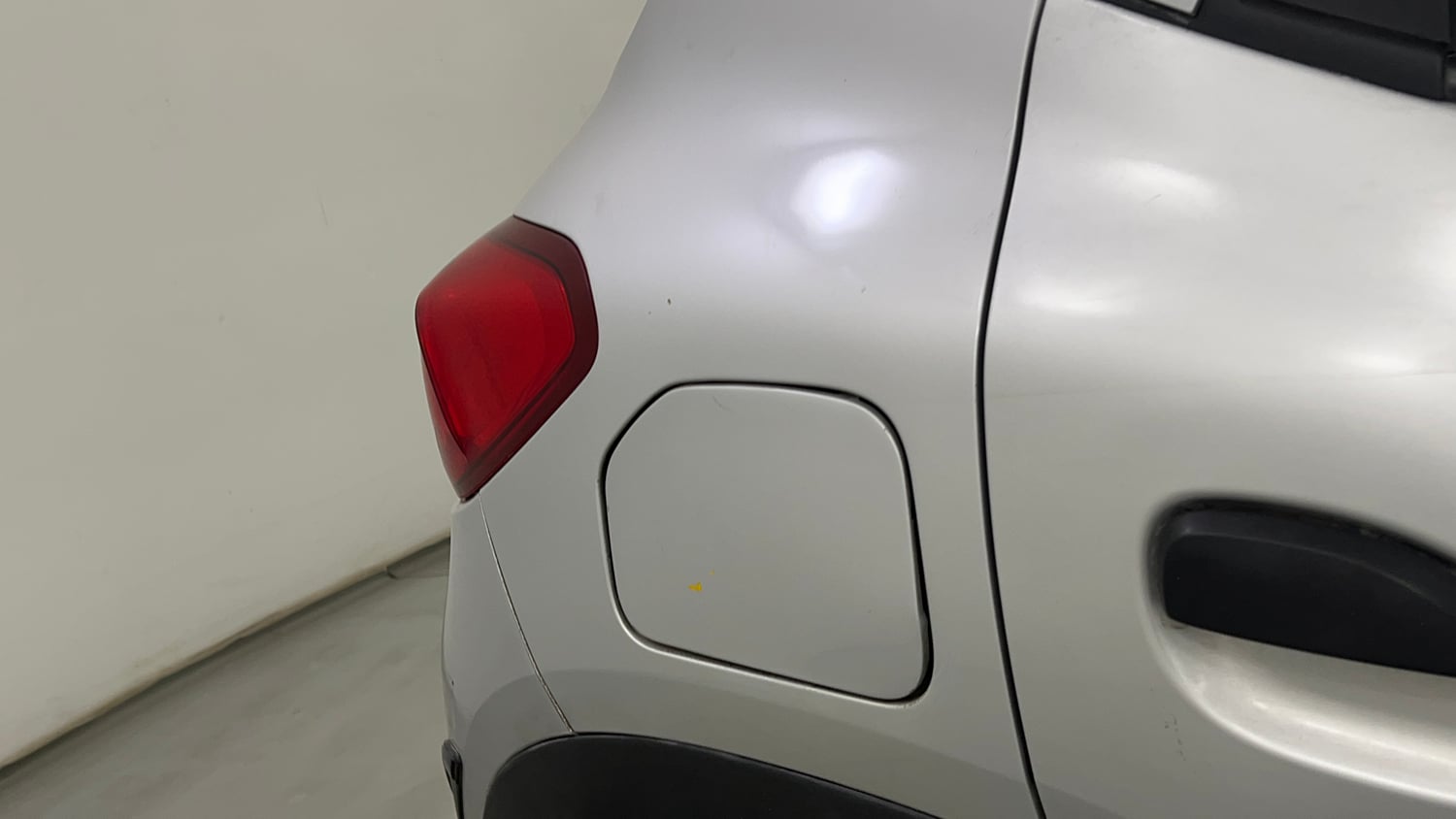 Used 2019 Renault Kwid 1.0 RXT AMT Opt Petrol Automatic dents MINOR SCRATCH
