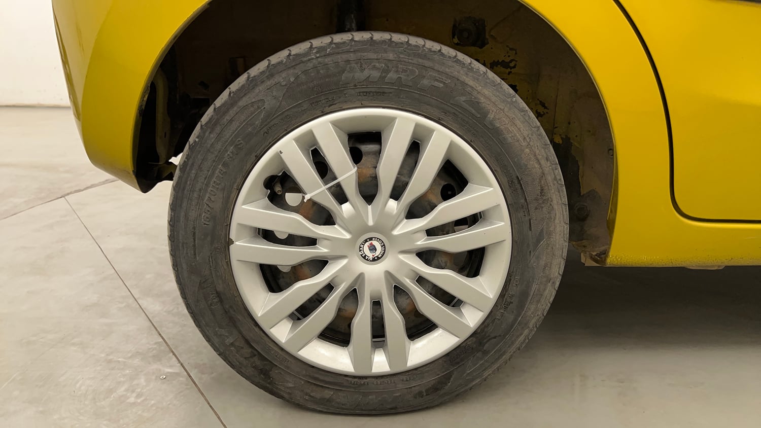 Used 2015 Maruti Suzuki Celerio VXi AMT Petrol Automatic tyres RIGHT REAR TYRE RIM VIEW