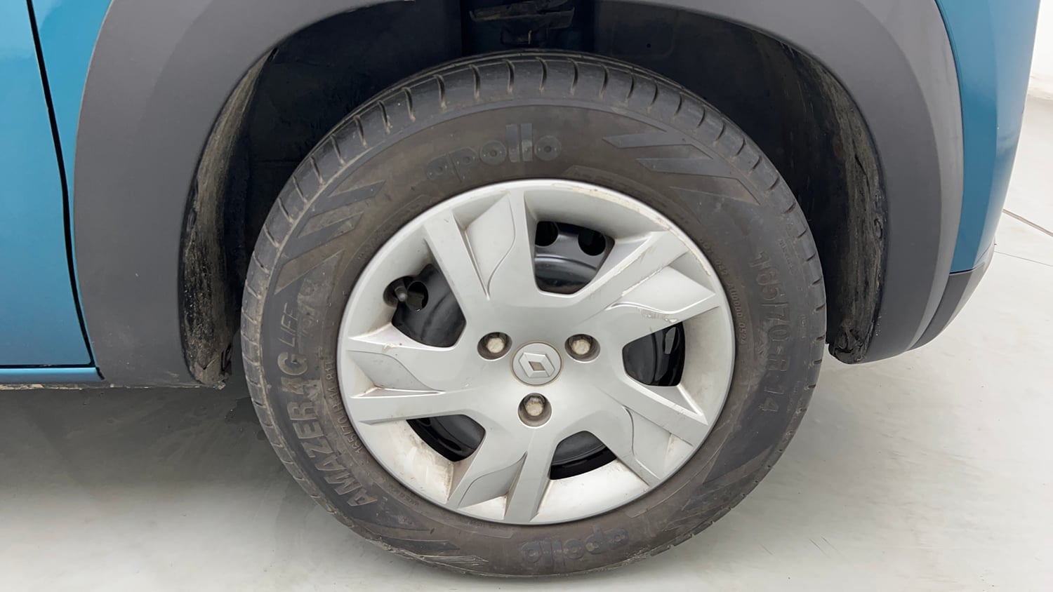 Used 2021 Renault Kwid RXT 1.0 AMT Opt Petrol Automatic tyres RIGHT FRONT TYRE RIM VIEW