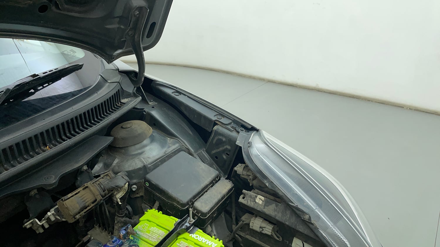 Used 2020 Maruti Suzuki Baleno Zeta Petrol Manual engine ENGINE LEFT SIDE HINGE & APRON VIEW