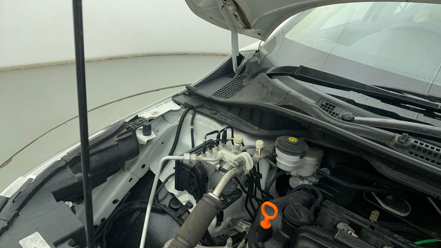 Used 2024 Honda City V Petrol MT Petrol Manual engine ENGINE RIGHT SIDE HINGE & APRON VIEW
