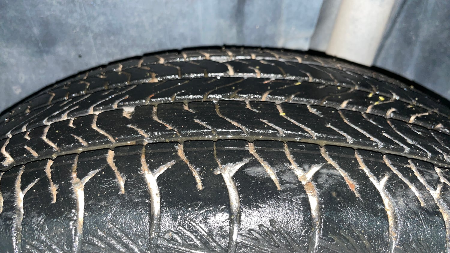 Used 2023 Maruti Suzuki Grand Vitara Zeta Smart Hybrid Petrol Manual tyres LEFT REAR TYRE TREAD VIEW