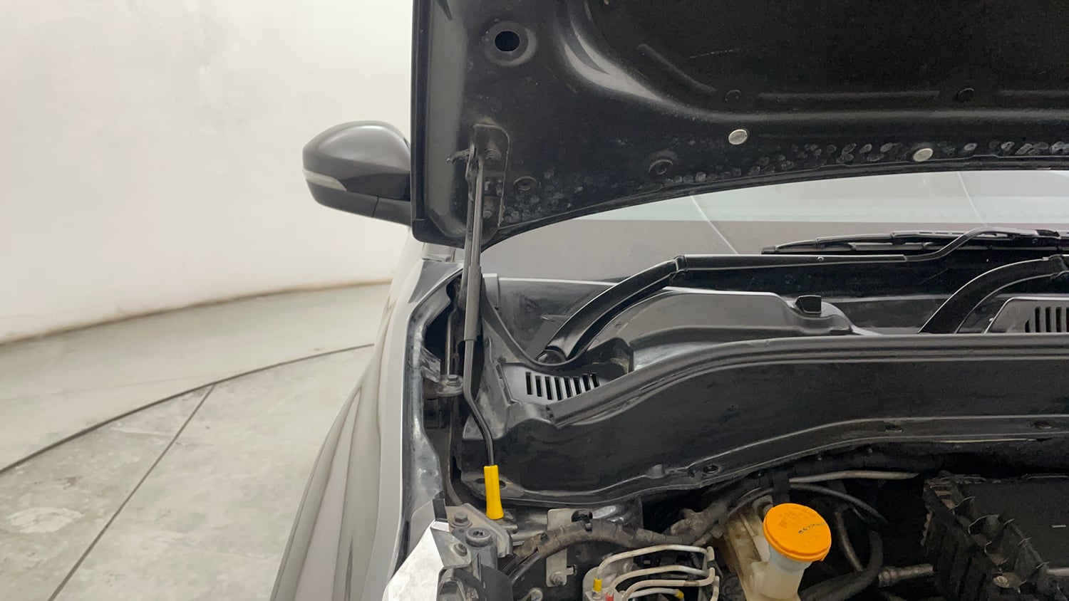Used 2022 Tata Punch Creative Dual Tone Petrol Manual engine ENGINE RIGHT SIDE HINGE & APRON VIEW