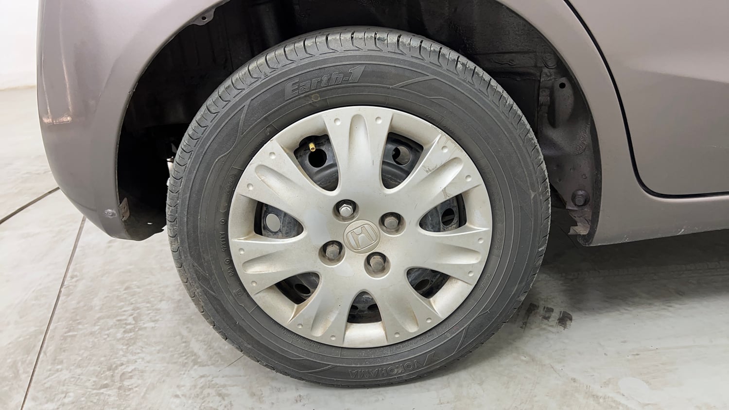 Used 2013 Honda Brio S MT Petrol Manual tyres RIGHT REAR TYRE RIM VIEW