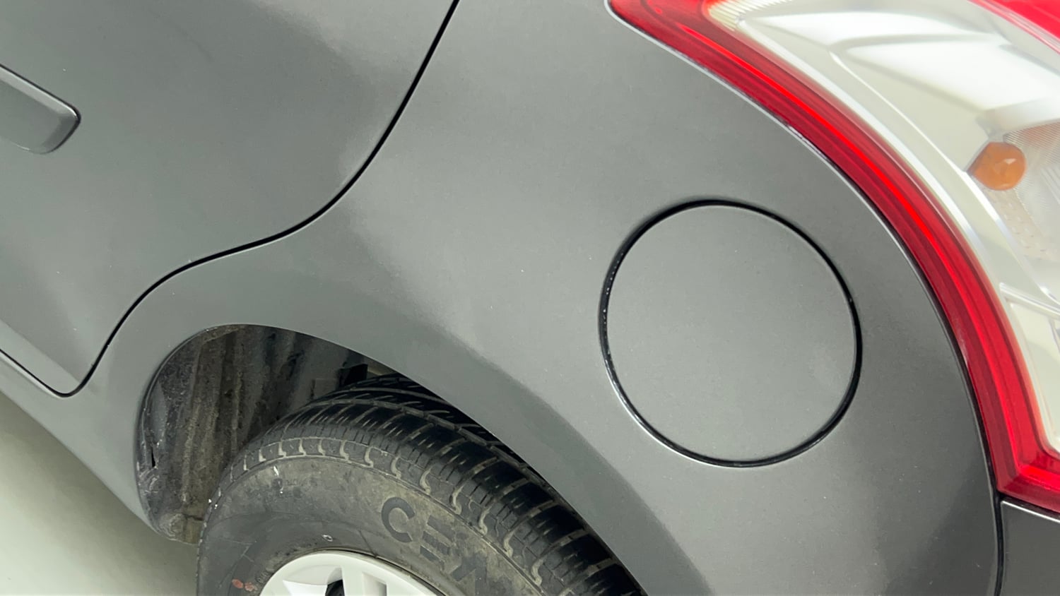 Used 2015 Maruti Suzuki Swift VXi Petrol Manual dents MINOR SCRATCH