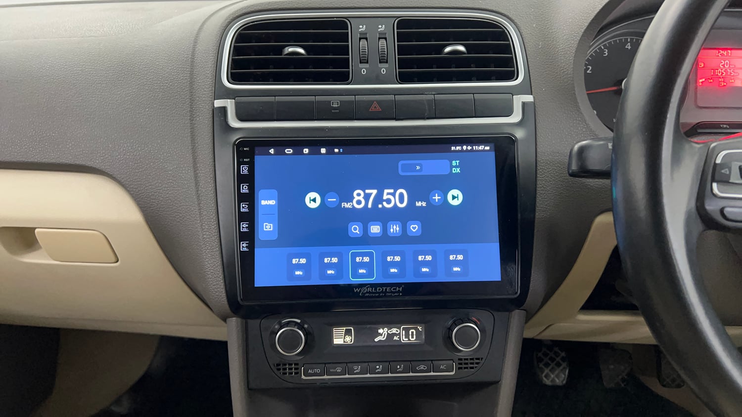 Used 2013 Volkswagen Vento Highline Petrol Petrol Manual interior MUSIC SYSTEM & AC CONTROL VIEW