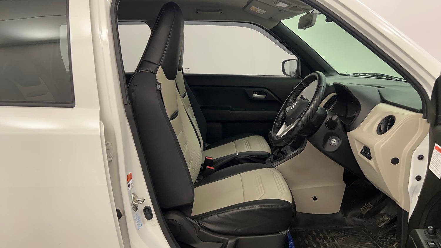 Used 2025 Maruti Suzuki Wagon R VXI 1.0 CNG Cng Manual interior RIGHT SIDE FRONT DOOR CABIN VIEW