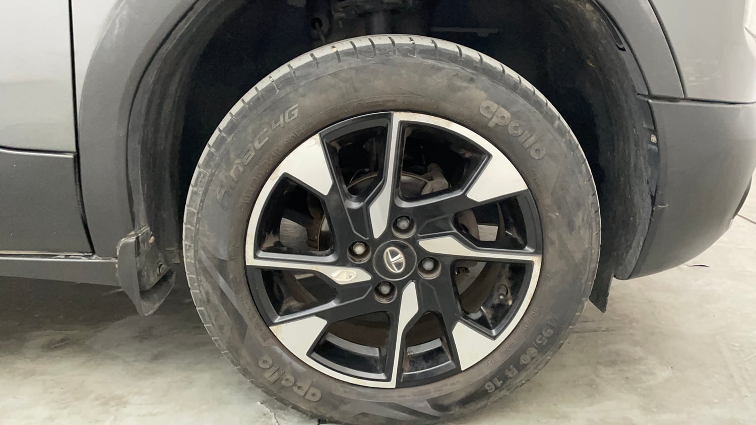 Used 2022 Tata Punch Creative Dual Tone Petrol Manual tyres RIGHT FRONT TYRE RIM VIEW