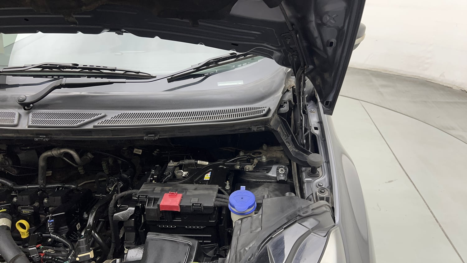 Used 2020 Ford EcoSport Titanium Plus 1.5L Ti-VCT AT Petrol Automatic engine ENGINE LEFT SIDE HINGE & APRON VIEW
