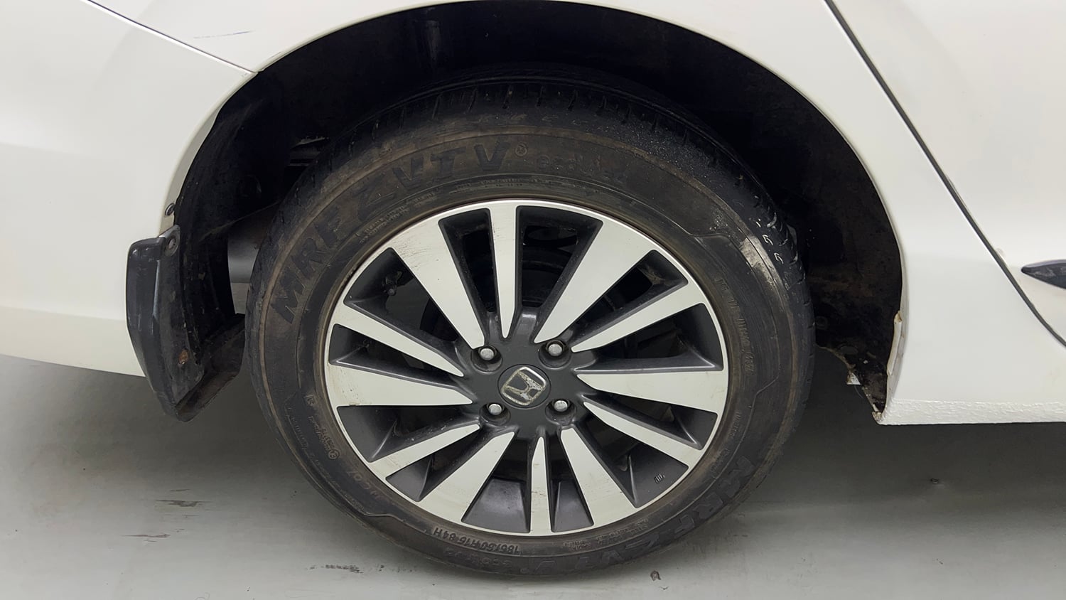 Used 2024 Honda City VX Petrol MT Petrol Manual tyres RIGHT REAR TYRE RIM VIEW
