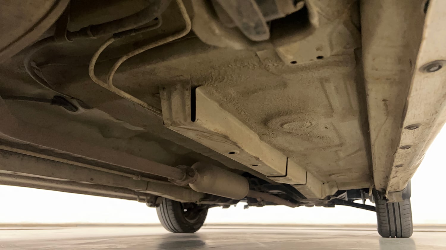 Used 2017 Maruti Suzuki Wagon R Vxi (ABS-Airbag) Petrol Manual extra REAR RIGHT UNDERBODY VIEW