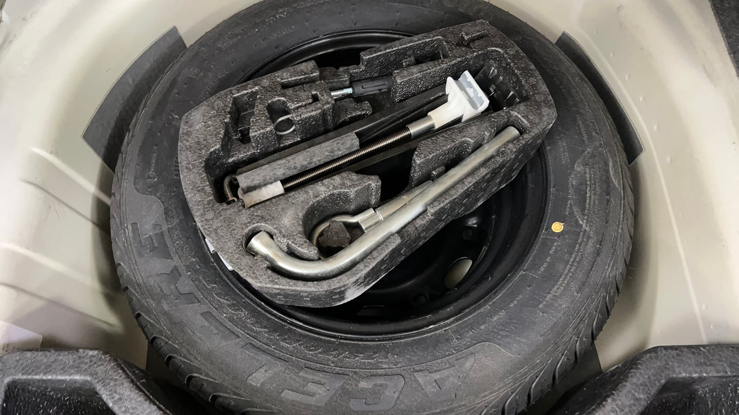 Used 2013 Volkswagen Vento Highline Petrol Petrol Manual tyres SPARE TYRE VIEW