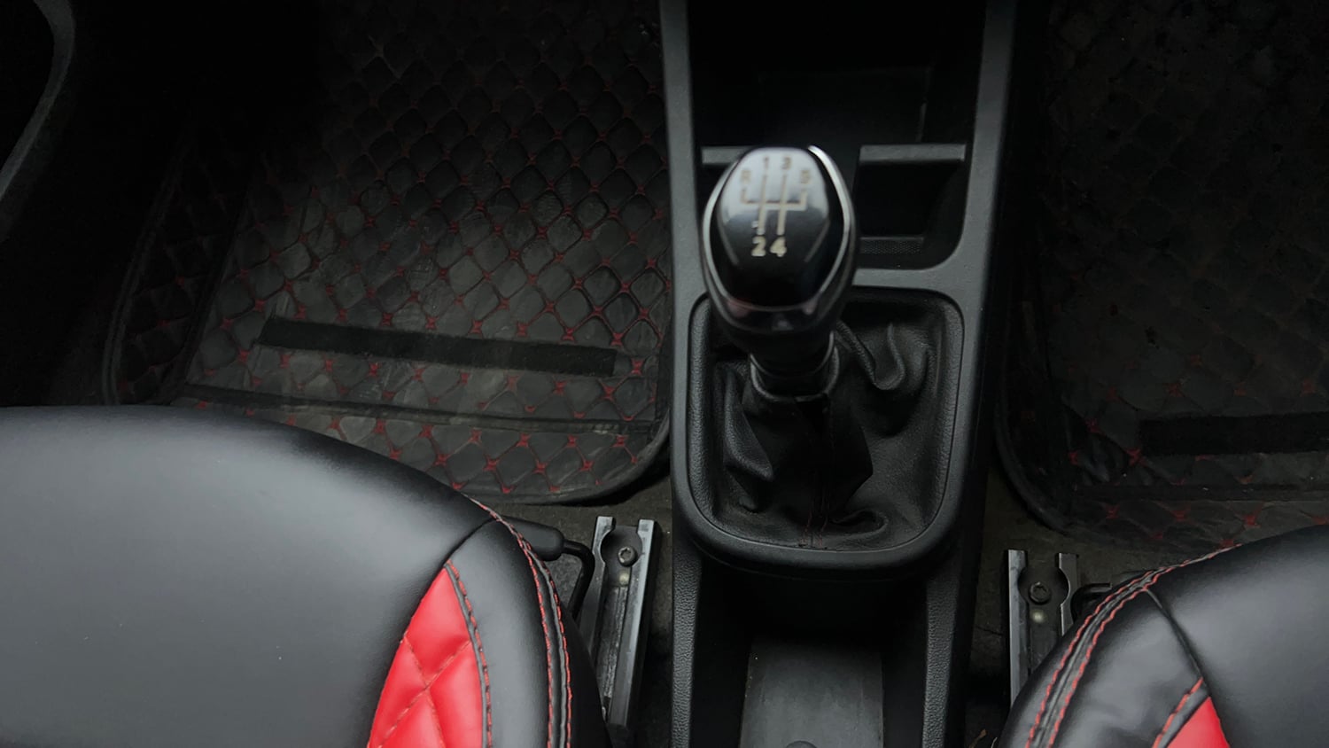 Used 2022 Renault Kwid RXT 1.0 Petrol Manual interior GEAR  KNOB VIEW