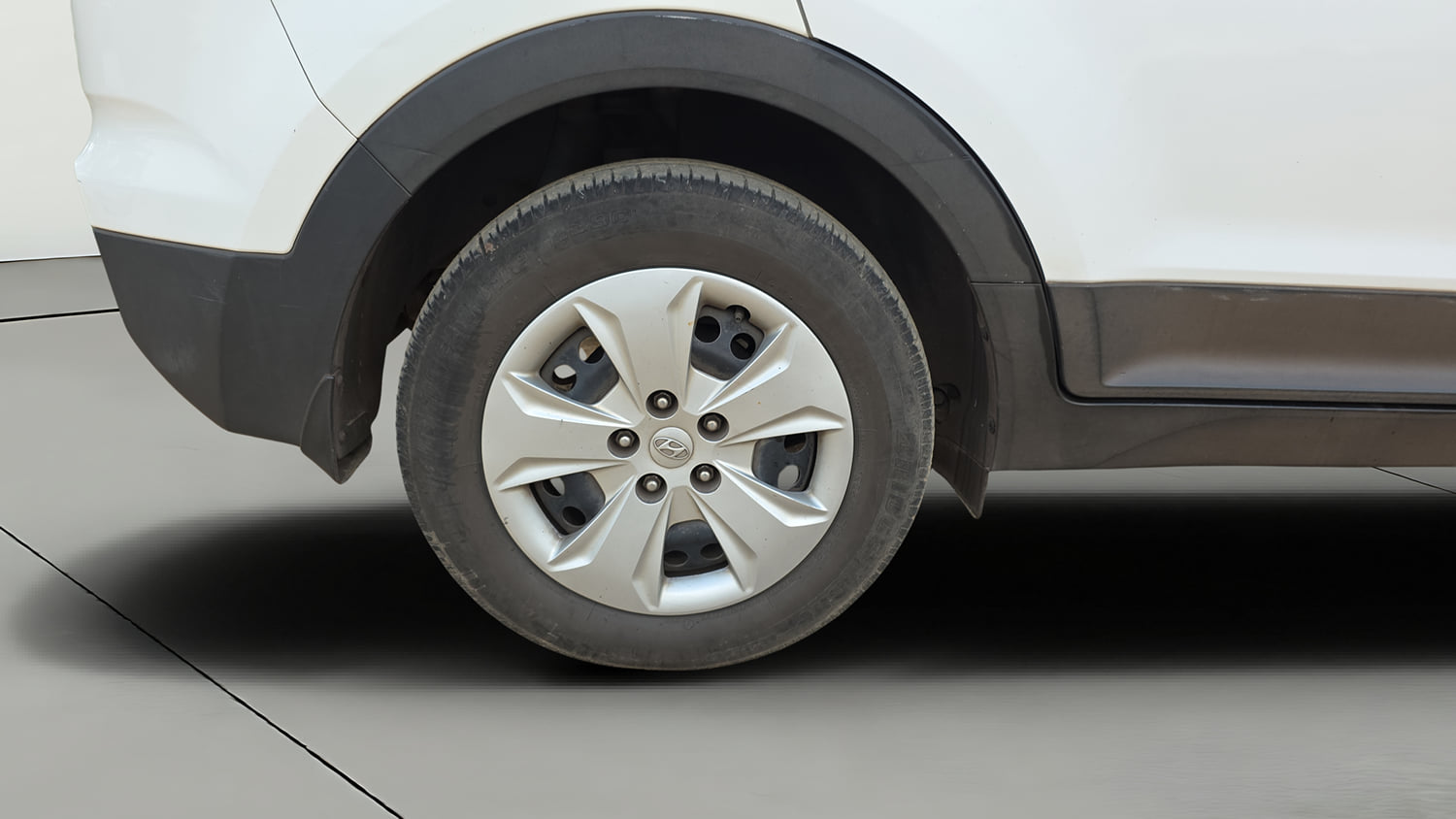 Used 2018 Hyundai Creta S 1.4 CRDI Diesel Manual tyres RIGHT REAR TYRE RIM VIEW