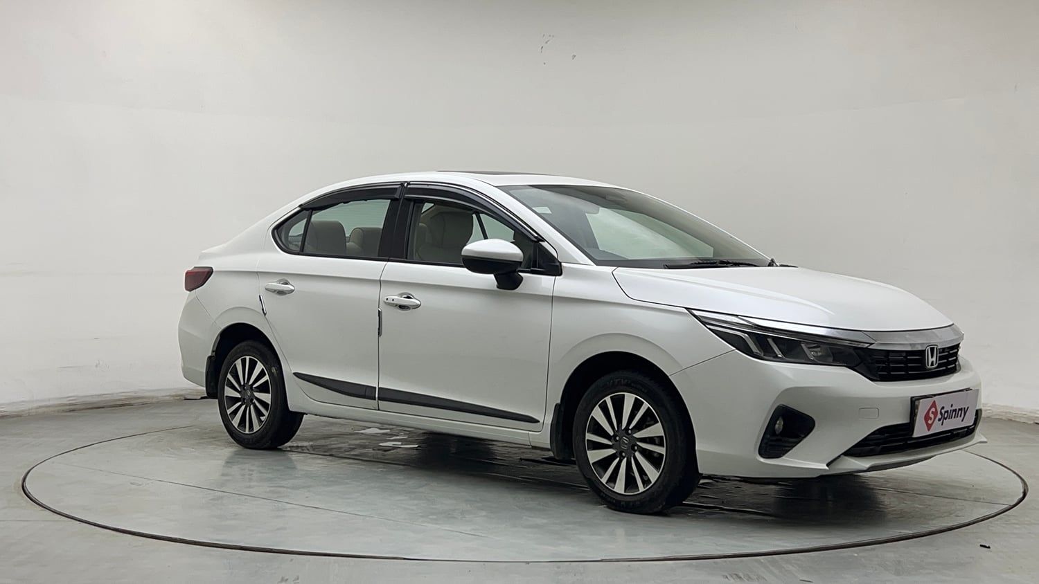 Used 2024 Honda City VX Petrol MT Petrol Manual exterior RIGHT FRONT CORNER VIEW