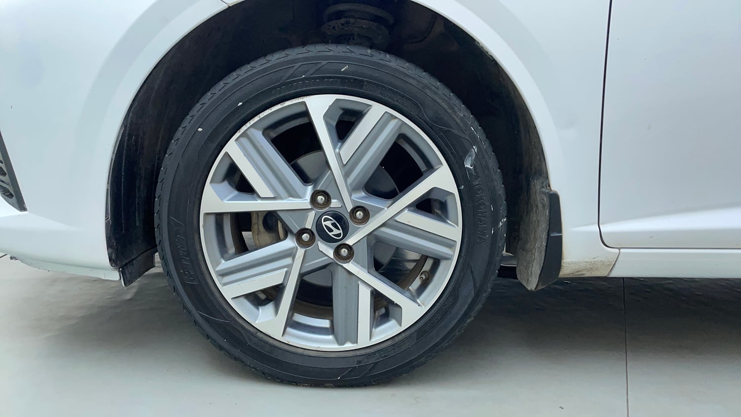 Used 2023 Hyundai Verna SX 1.5 Petrol MT Petrol Manual tyres LEFT FRONT TYRE RIM VIEW