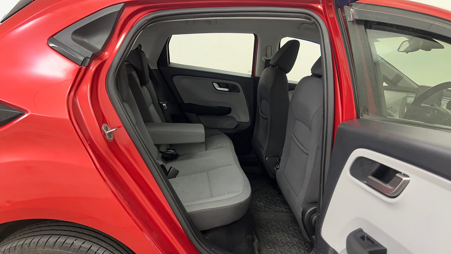 Used 2021 Tata Altroz XZ Petrol Petrol Manual interior RIGHT SIDE REAR DOOR CABIN VIEW