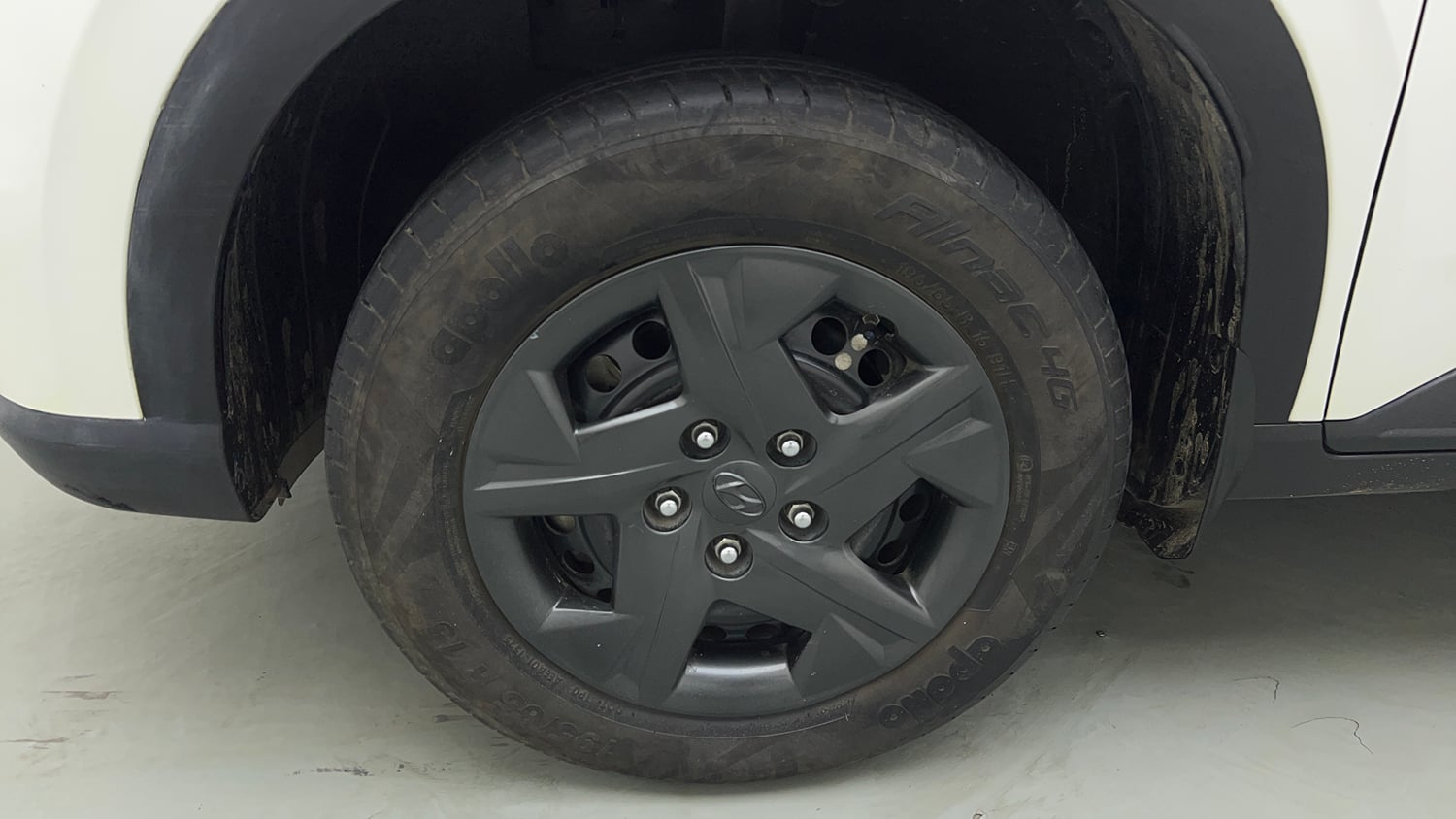 Used 2025 Hyundai Venue S (O) Plus 1.2 Petrol Petrol Manual tyres LEFT FRONT TYRE RIM VIEW