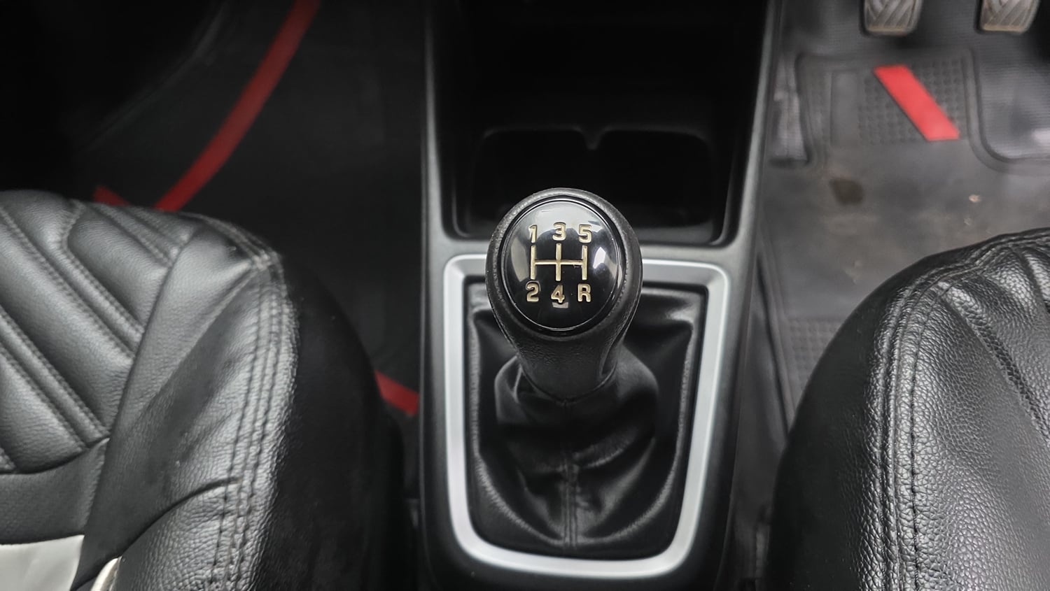 Used 2021 Maruti Suzuki Swift ZXi Petrol Manual interior GEAR  KNOB VIEW