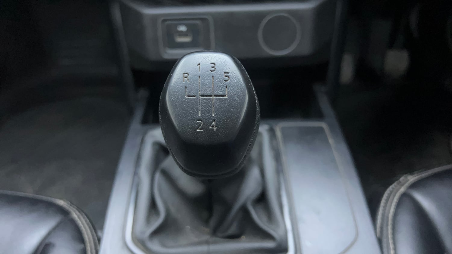 Used 2025 Renault Kiger RXL Petrol Manual interior GEAR  KNOB VIEW