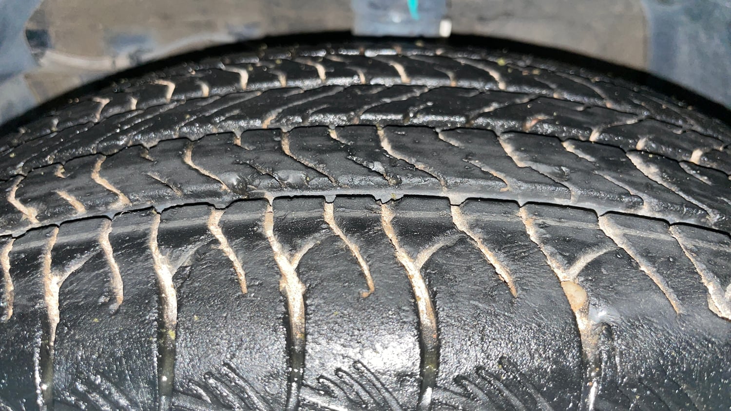 Used 2023 Maruti Suzuki Grand Vitara Zeta Smart Hybrid Petrol Manual tyres LEFT FRONT TYRE TREAD VIEW