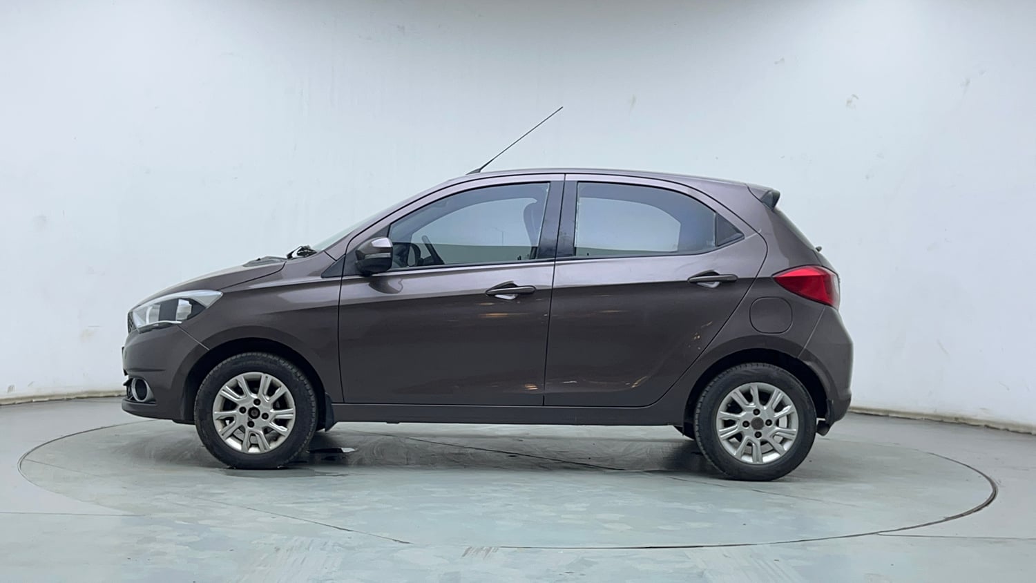 Used 2016 Tata Tiago Revotron XZ Petrol Manual exterior LEFT SIDE VIEW