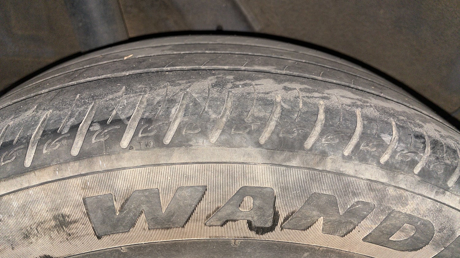 Used 2020 Hyundai Venue SX 1.5 CRDi Diesel Manual tyres RIGHT REAR TYRE TREAD VIEW