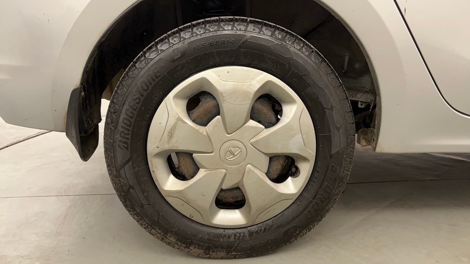 Used 2020 Tata Tigor XM Petrol Manual tyres RIGHT REAR TYRE RIM VIEW